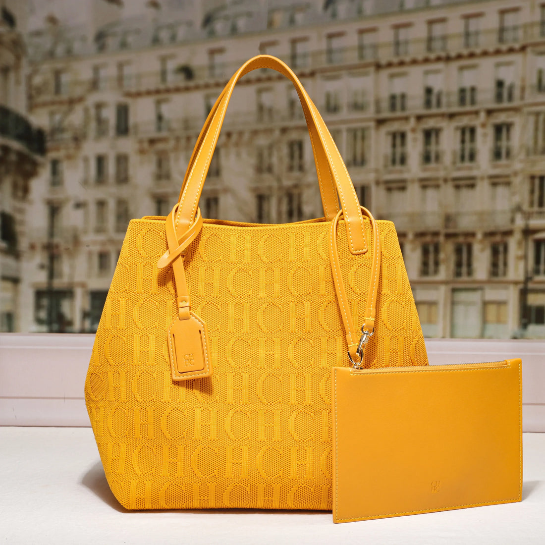 Women's handbag and exquisite color matching