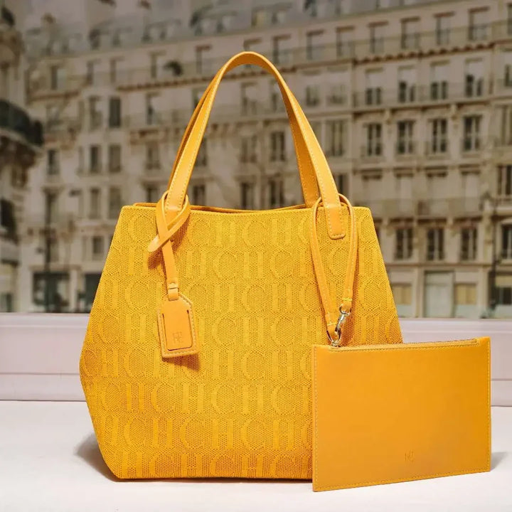 Women's handbag and exquisite color matching