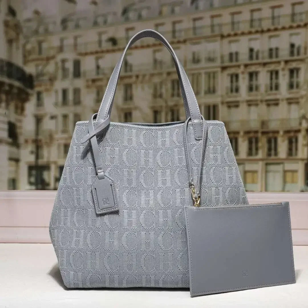 Women's handbag and exquisite color matching