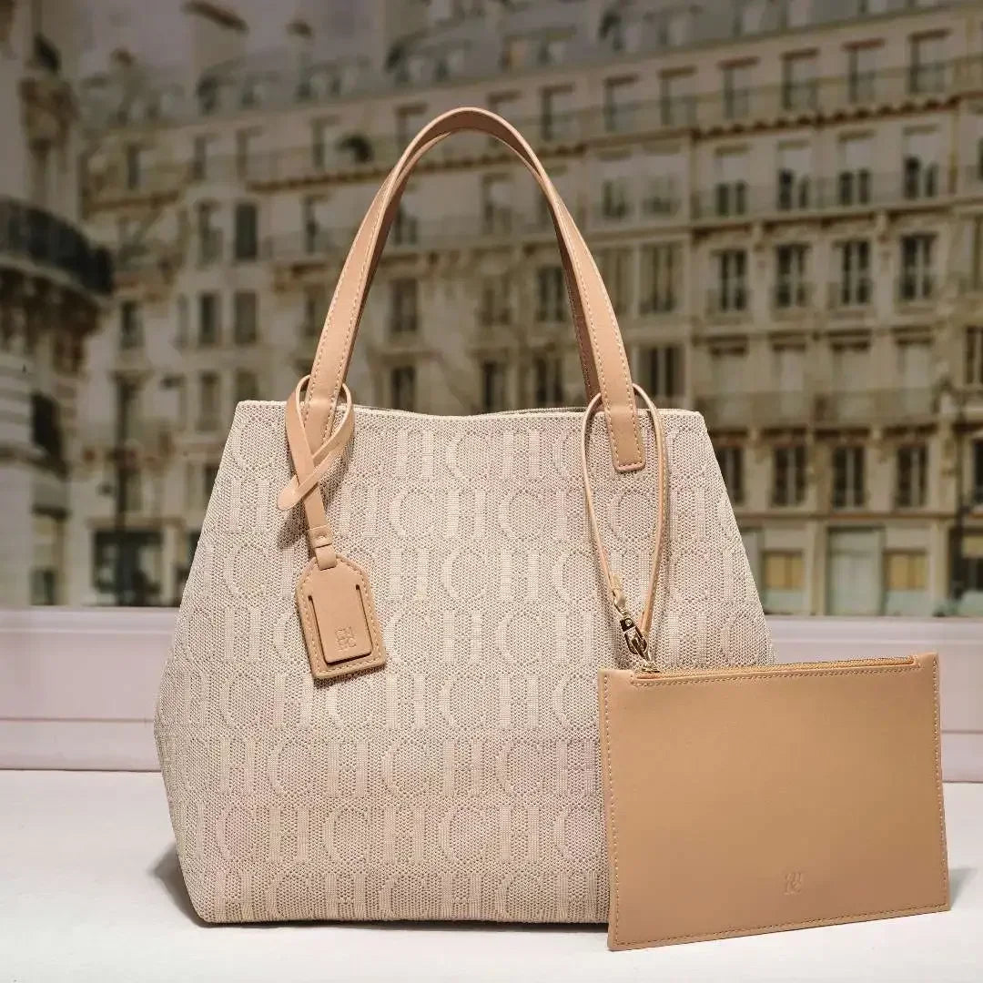 Women's handbag and exquisite color matching