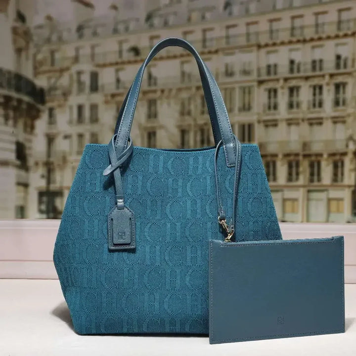 Women's handbag and exquisite color matching