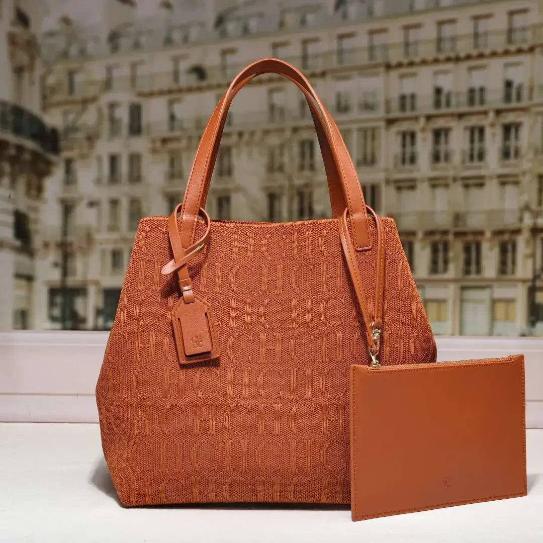 Women's handbag and exquisite color matching