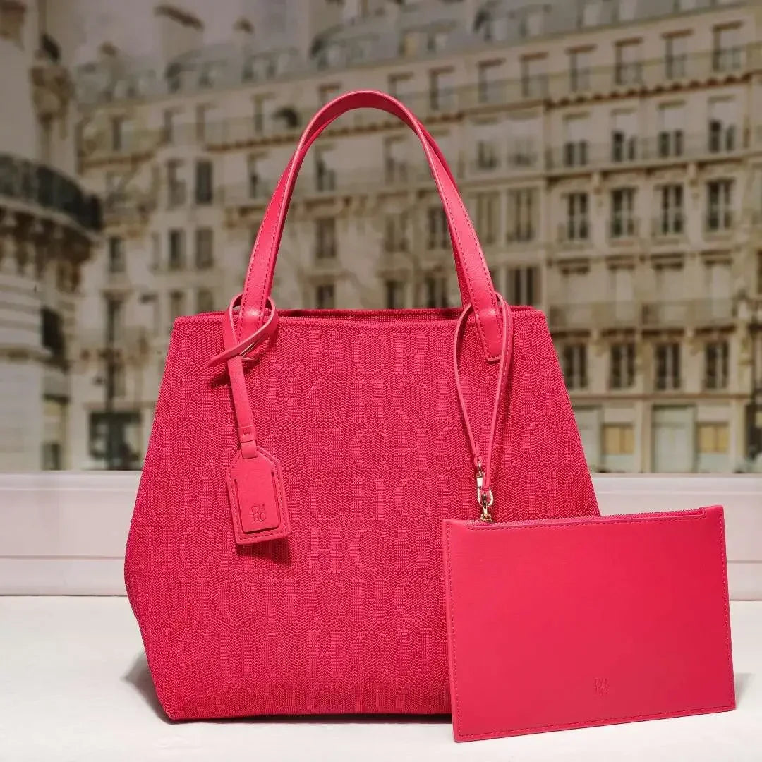 Women's handbag and exquisite color matching